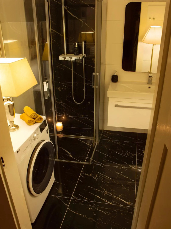 Double King Size Sunny Suite In Castle Area