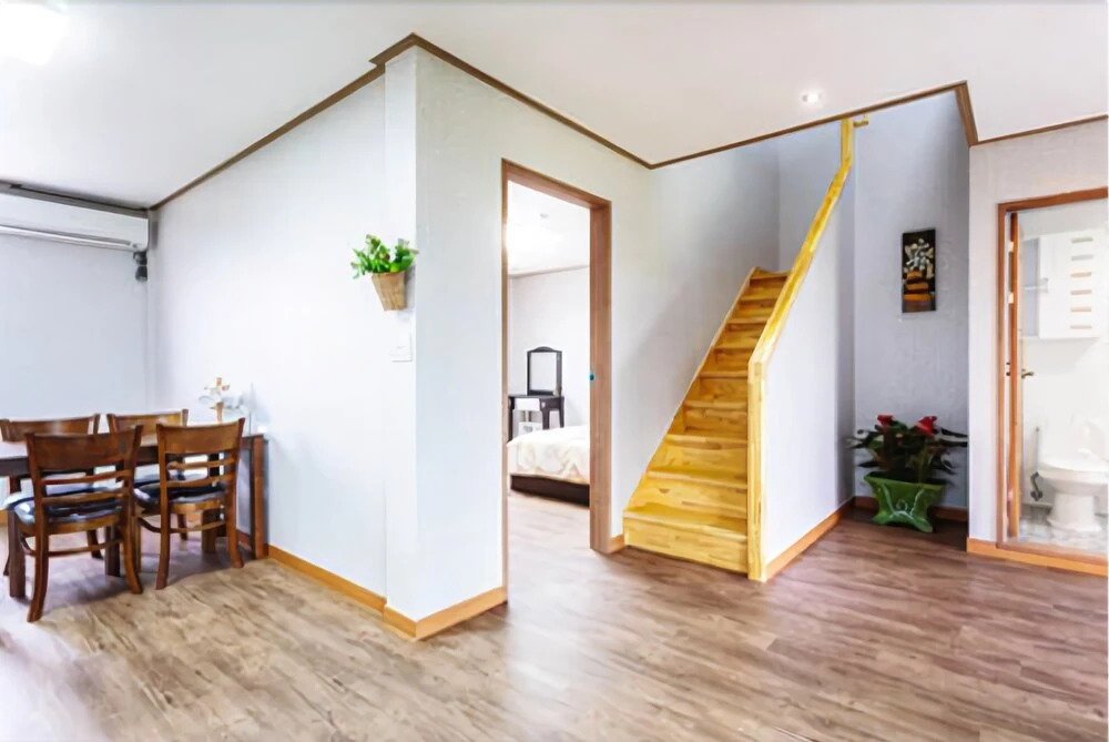 Mendorong House