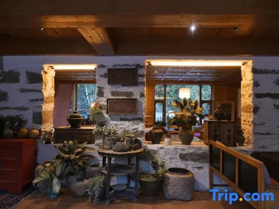 Qudeng Mountain Residence Homestay (Siguniang Mountain Changping Valley Scenic Area)