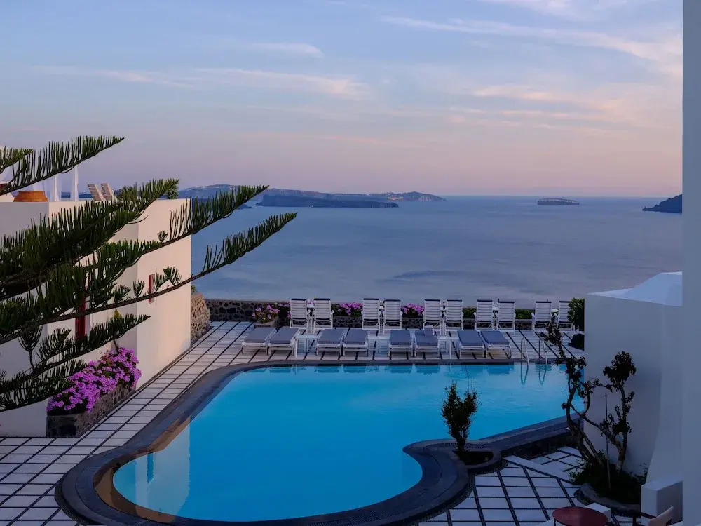 Nikos Villas