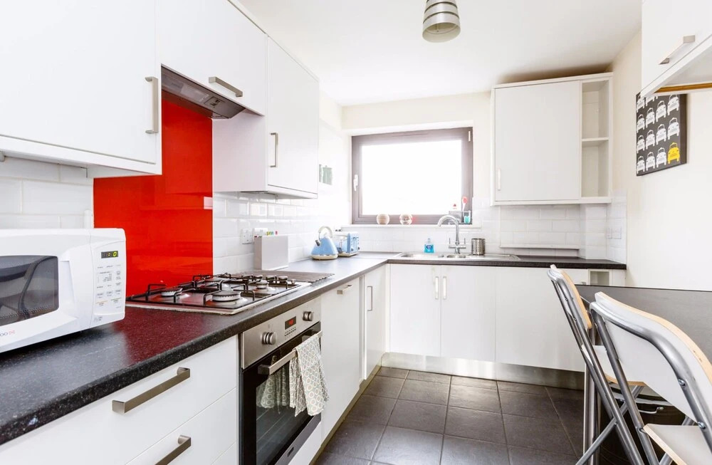 Central Flat in Londons Battersea Sleeps 6