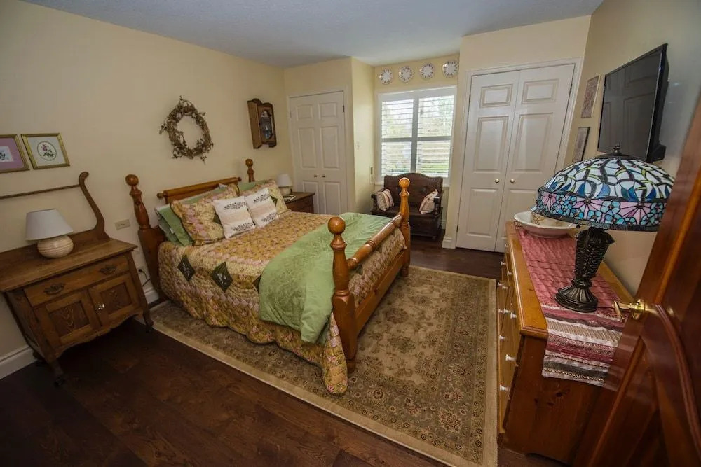 Moonstone Manor Bed & Breakfast