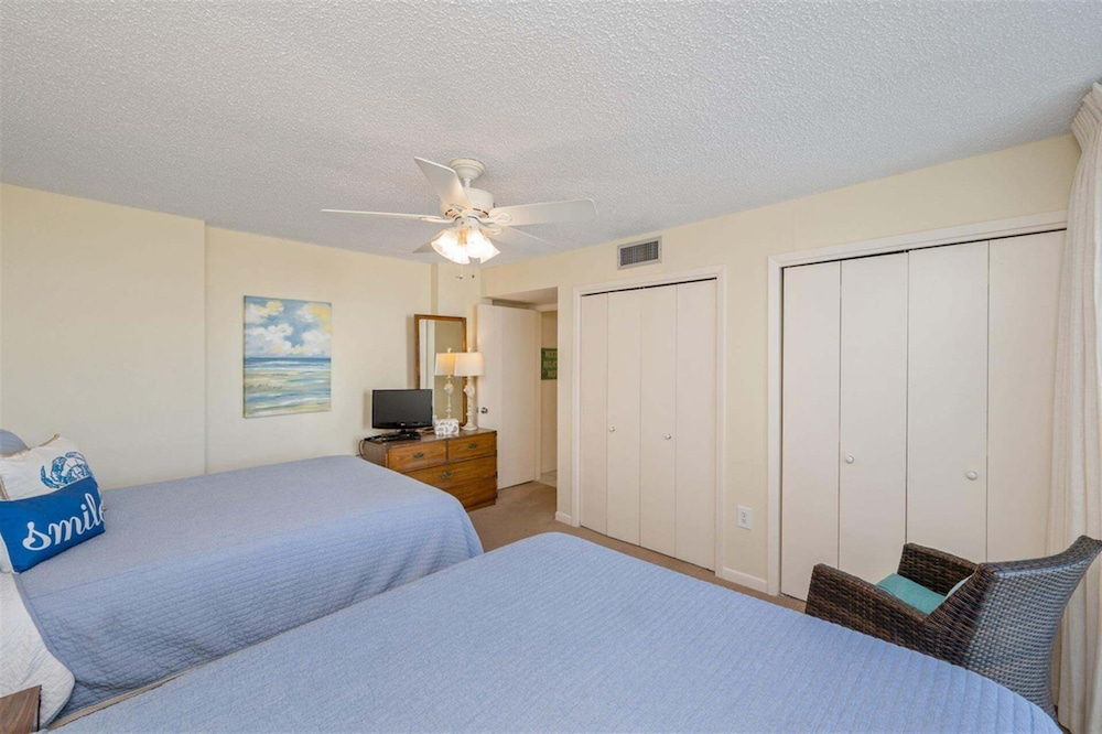 Shoreline Towers 1055 2 Bedroom Condo