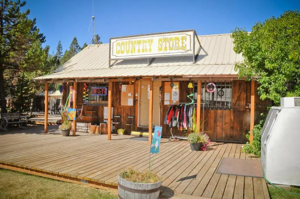 Bend-Sunriver Camping Resort 24 ft. Yurt 16