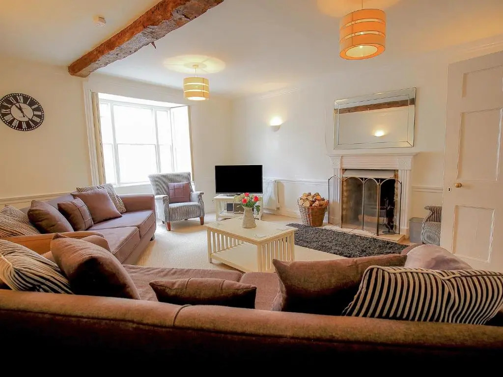 White Hart House, BURFORD
