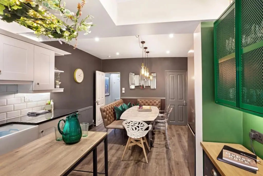 Stunning 4Bed Townhouse by HIC & Trendy Kings Quarter!