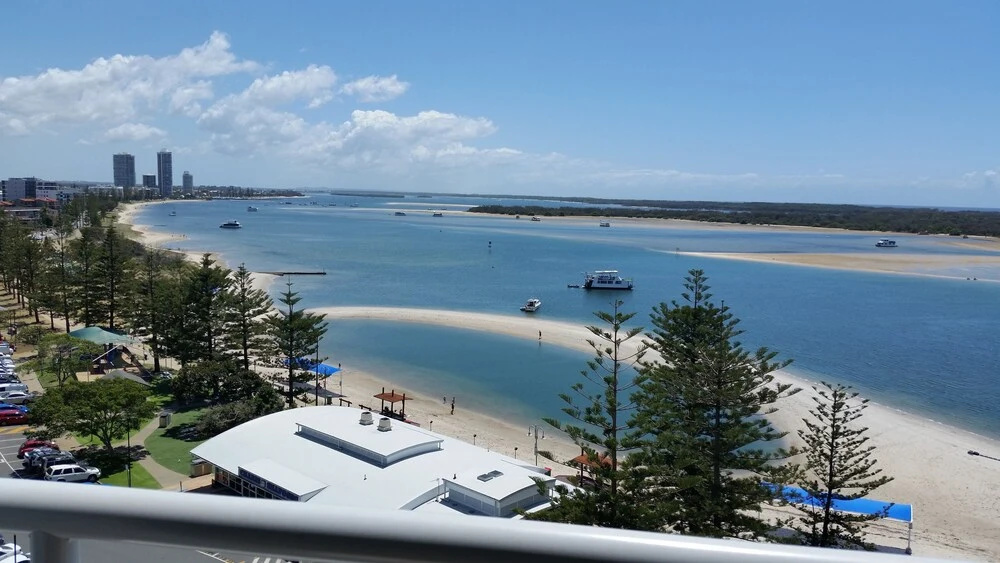 Grand Hotel Apartments Gold Coast by owner