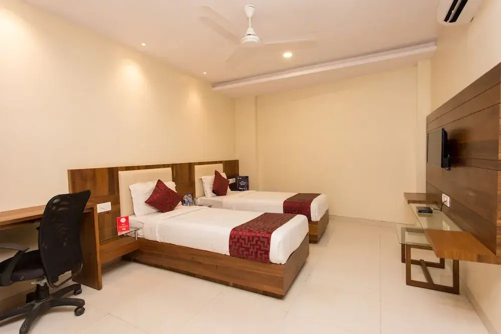 OYO 8872 Hotel Address Inn