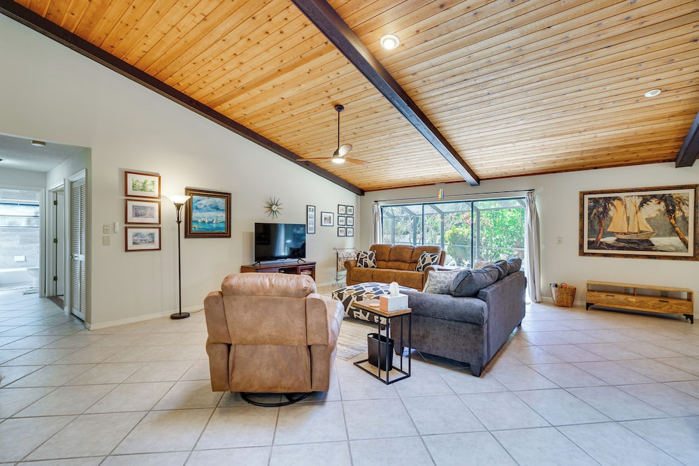 Heated Pool, 3 Mi to Dtwn: Cape Coral Escape!