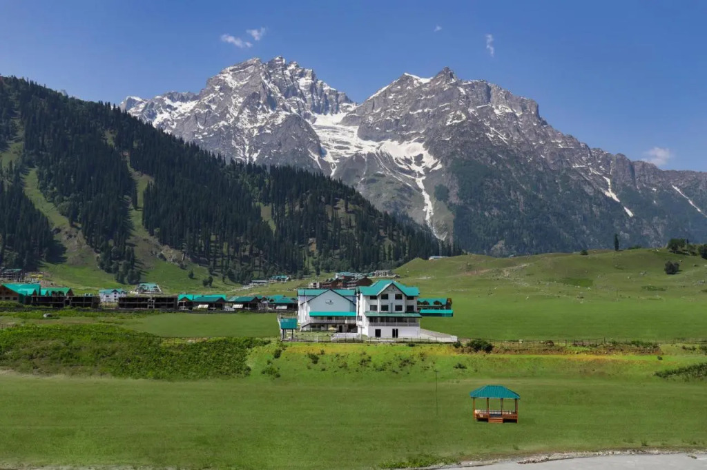 Lemon Tree Hotel, Sonmarg by the Riverside
