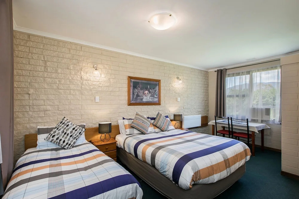 Allamar Motel