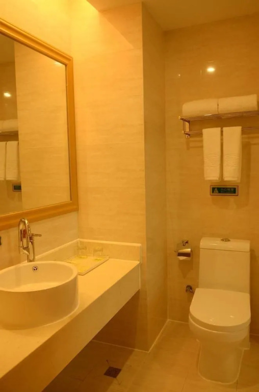 Vienna Hotel (Shenzhen Henggang & Tangkeng Metro Station)