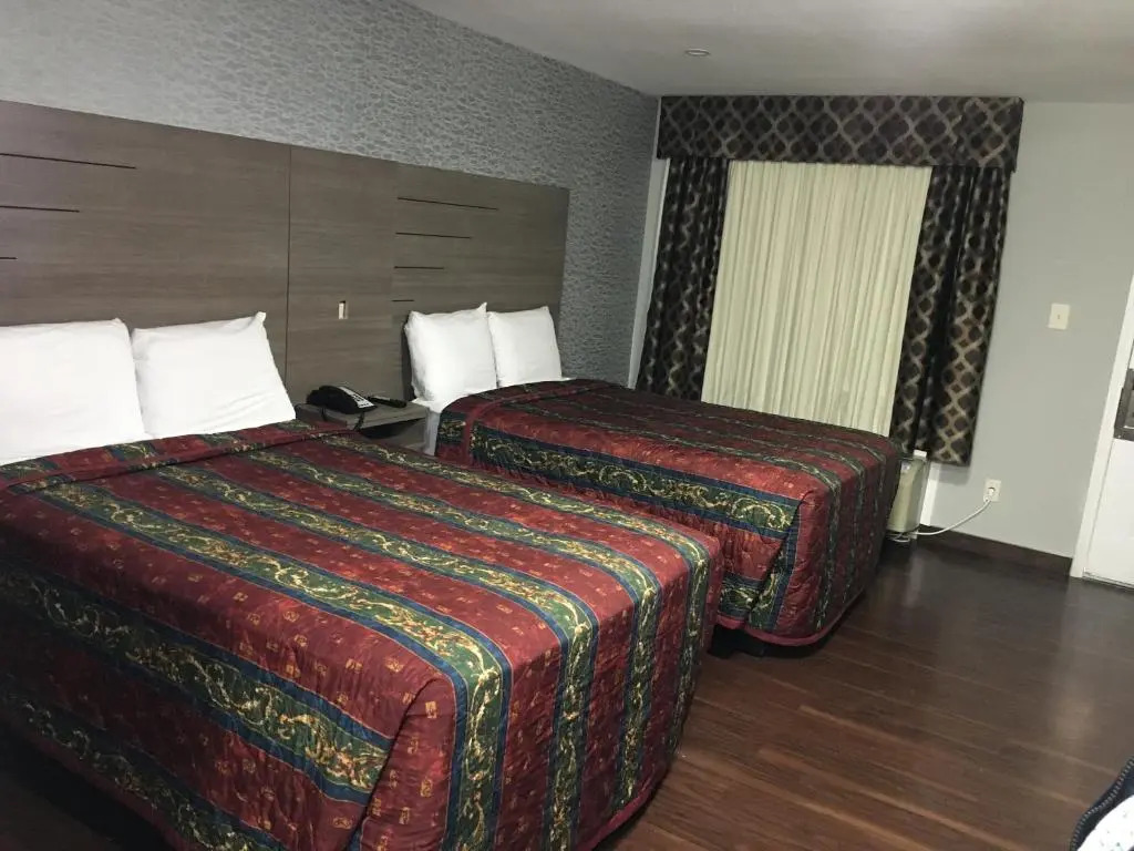 Travel Inn & Suites