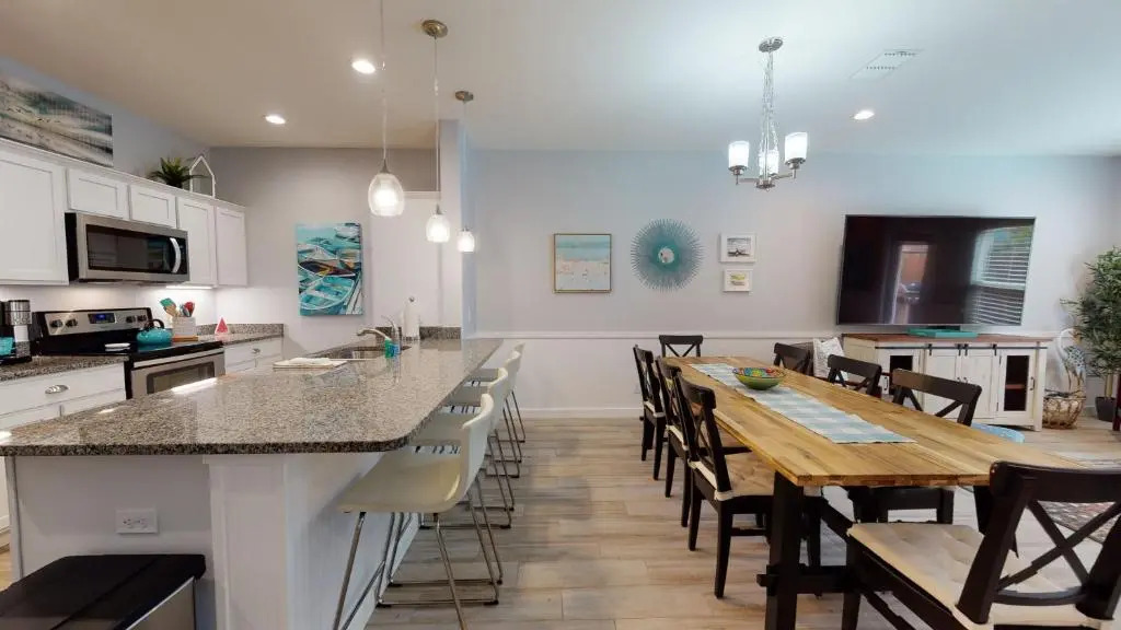 BC507 Beautiful Townhome, Heated Pool with Water Slide, Close to Beach