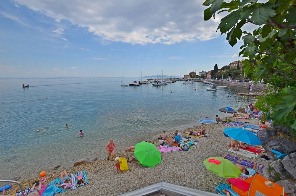 Apartment Volosko for two
