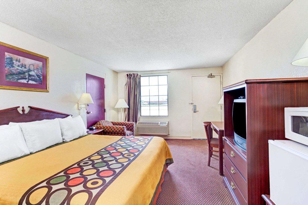 Super 8 by Wyndham Clarksville East