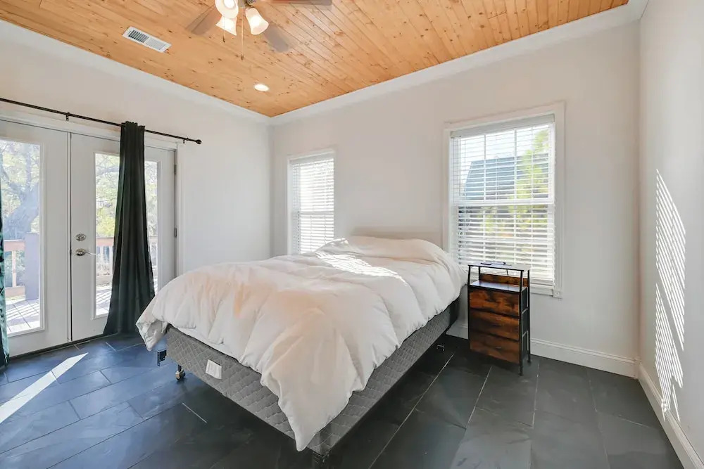 6 Mi to Rough River Lake! Waterfront Home w/ Deck