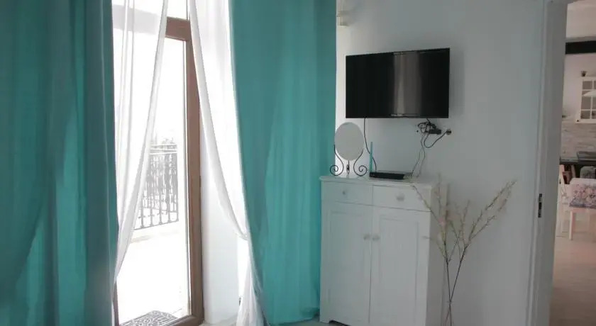 Leolina Apartments