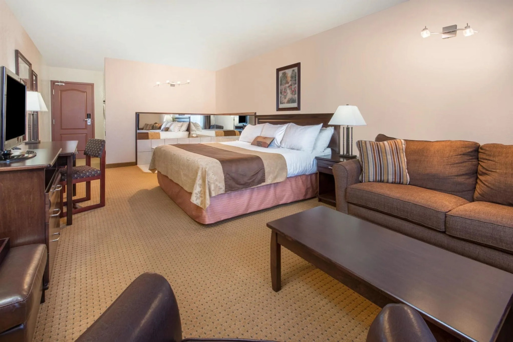 Ramada by Wyndham Lloydminster