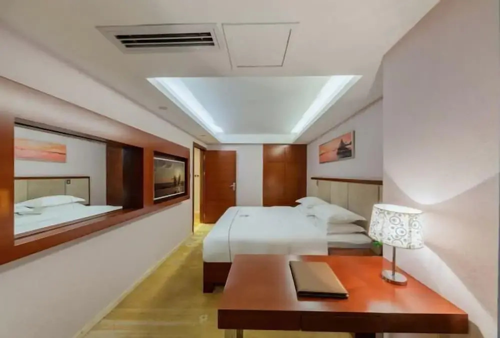 The King Lycra Hotel