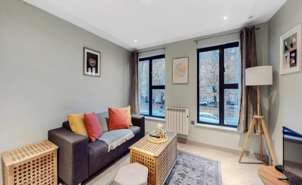 Modern, Central East London City Apartment