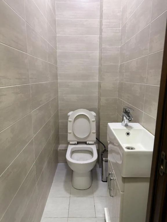 Royal Rentals (Роял Ренталс) на улице Садика Азимова 63
