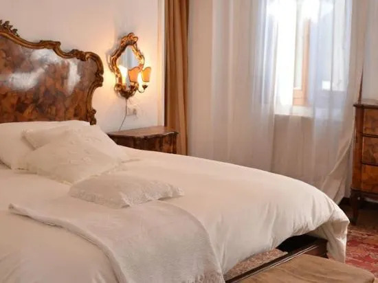 Ca Cortigiane Suite by Ca Cortigiane