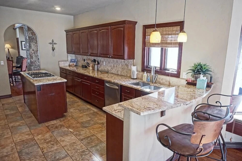 2095 Vermont Rd W Plus - 6 Br Home