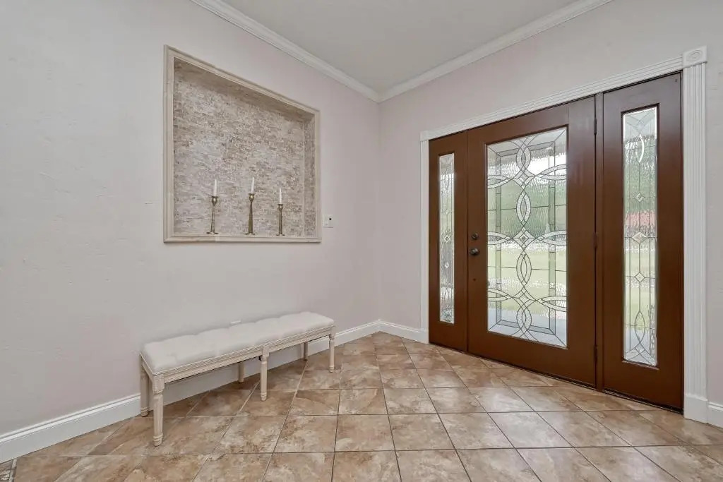 Great Escape With Private Pool and Deck