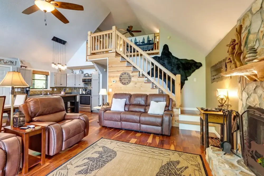 Cozy Murphy Cabin w/ Decks & Mountain Views!