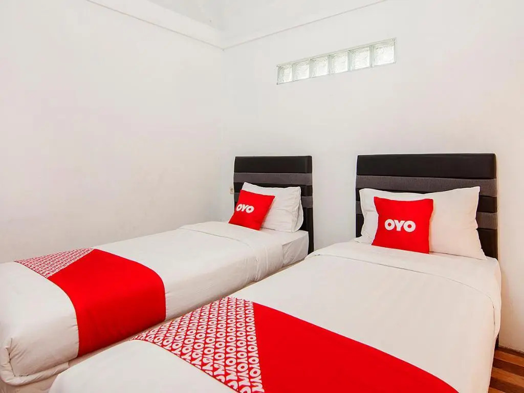 OYO 1812 Dg Inn