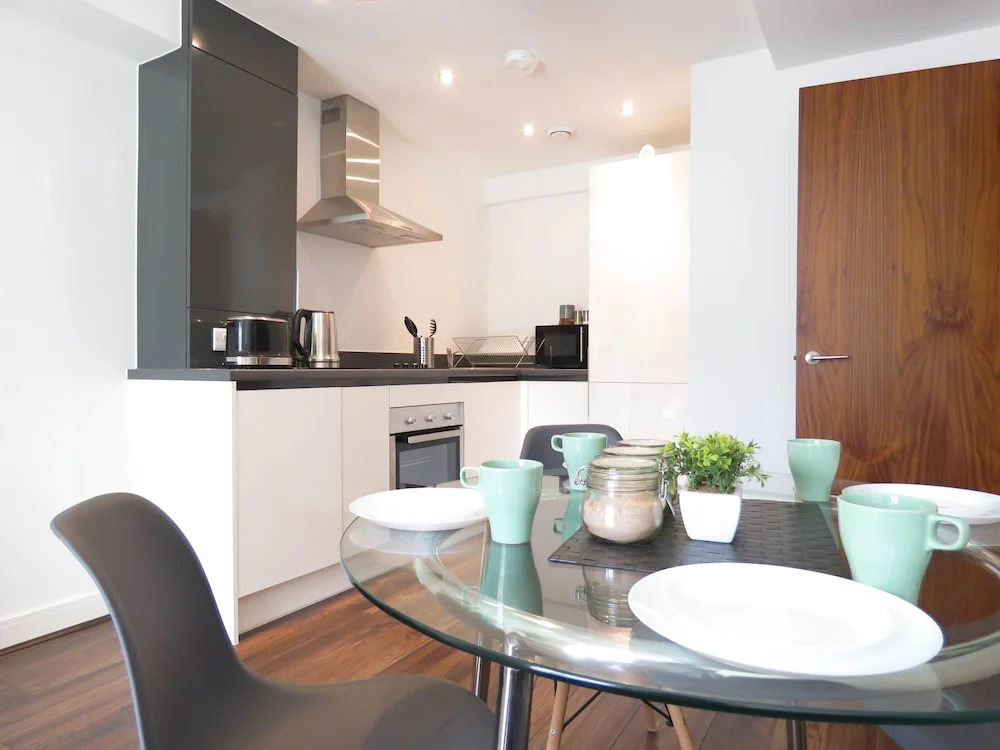 Tudors - Fabrick Twin Bed Apartment