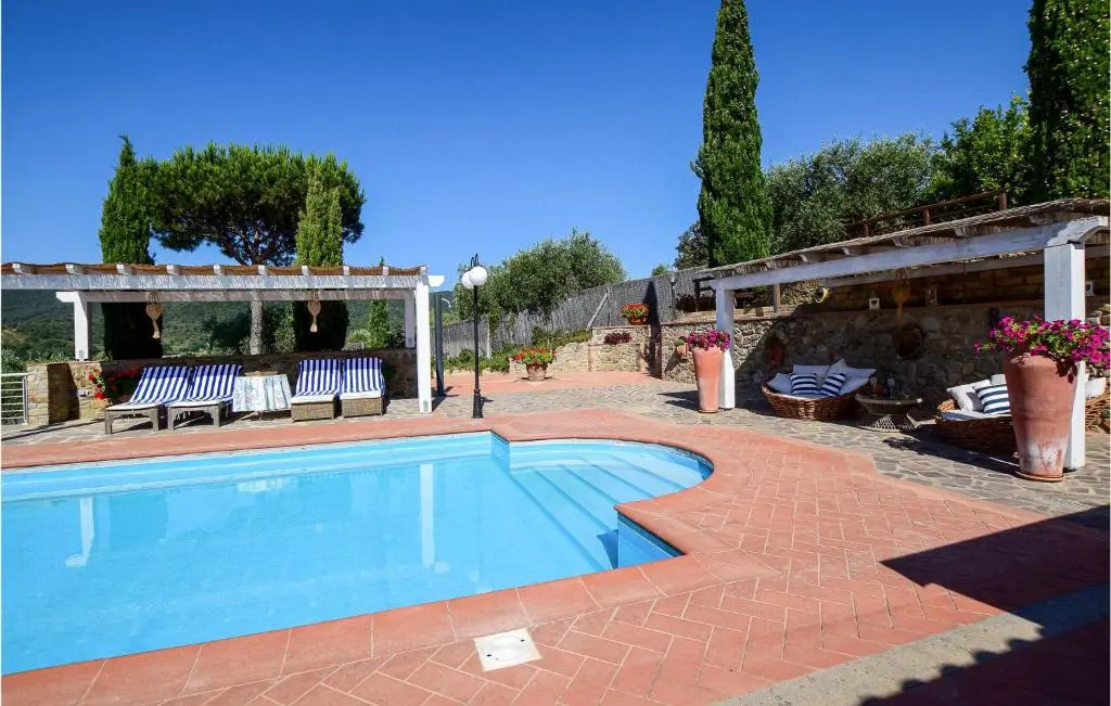 Lovely Home In Castiglione Della Pesc