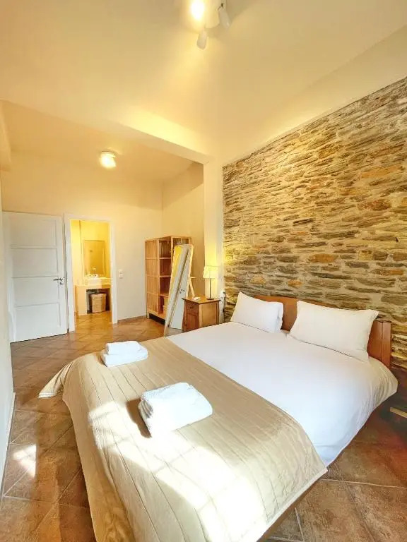 Spacious & Cozy Flat 5 mins to Batsi Bay