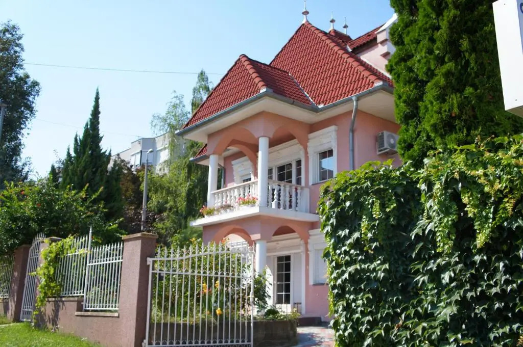 Valloris Apartments