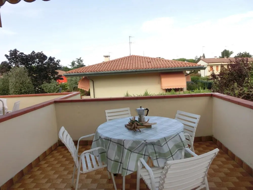 Cozy one bedroom apartment with pool and AC