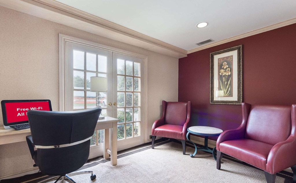 Red Roof Inn PLUS+ Dallas - Addison
