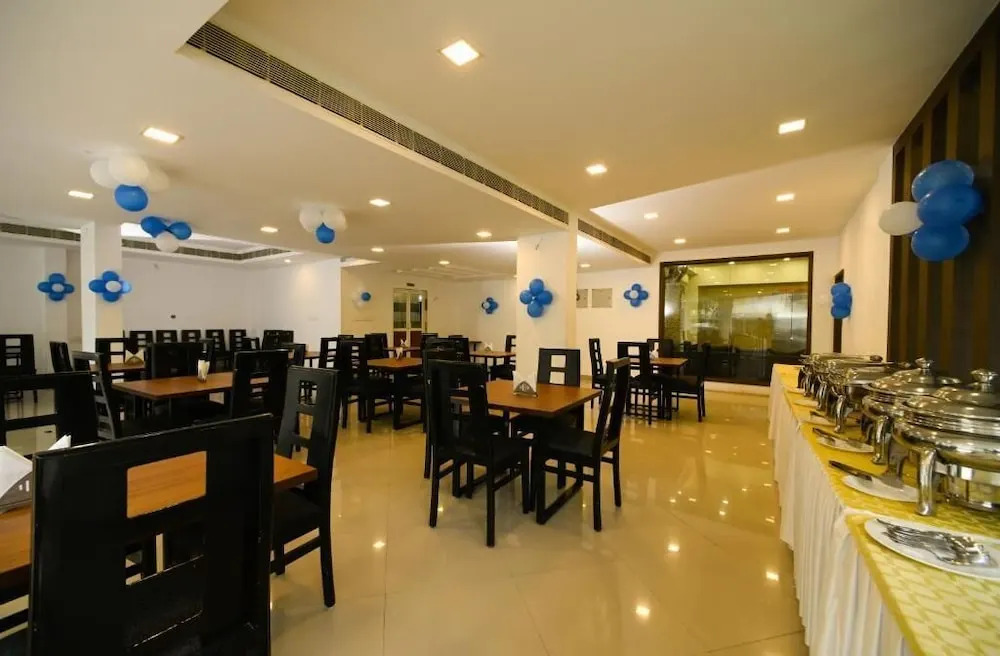 Glitz Inn