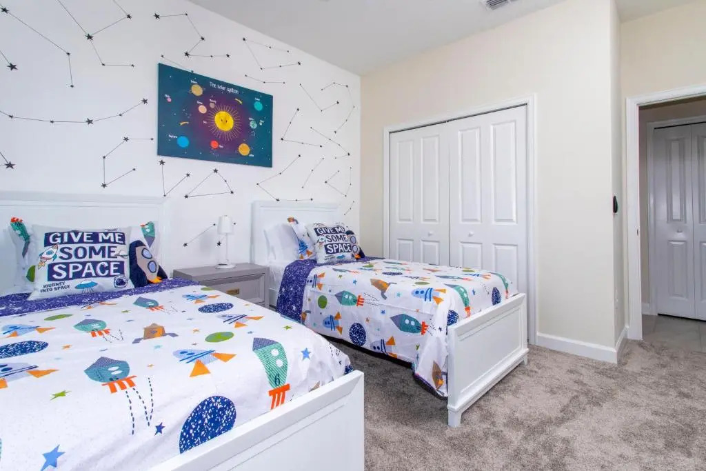 Stunning 5 Bd w/ Pool Close to Disney @ Storey Lake 2767