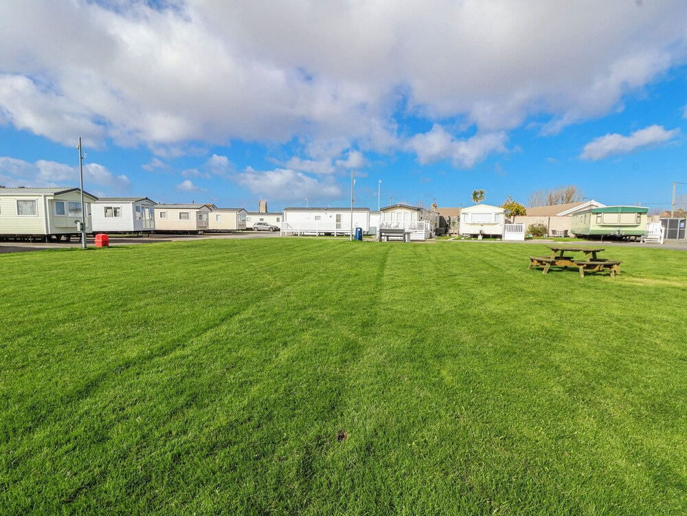 The Beachside Hideout - St Michaels and Browns Caravan Park