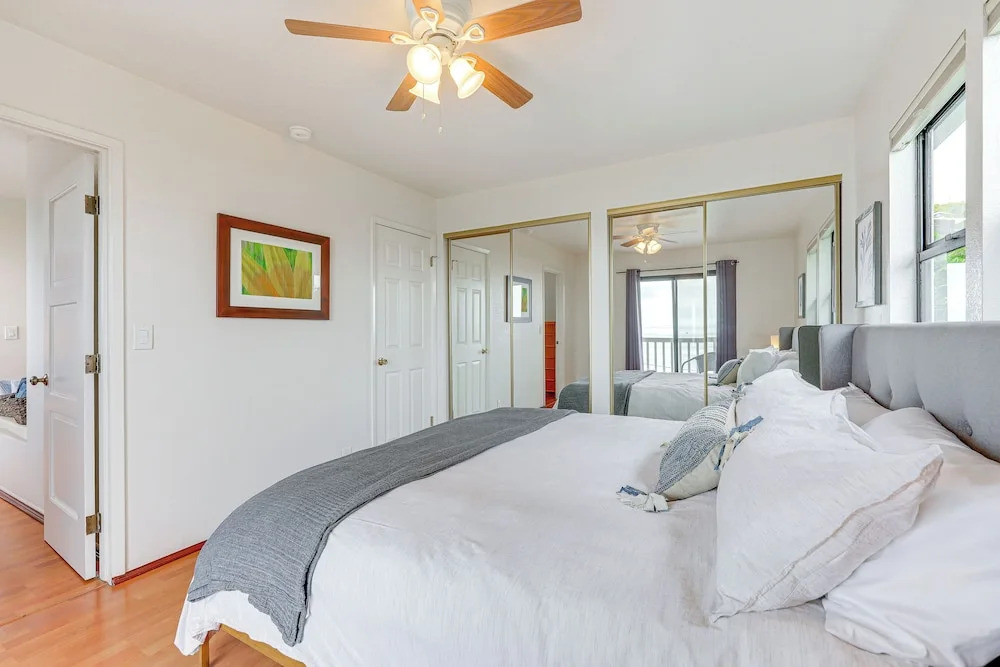 Summerland Home w/ Beach Supplies: Walk to Beach!