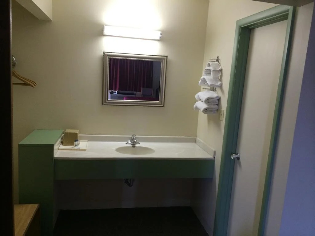 Super 7 Motel
