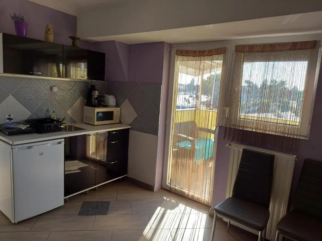 Corner Apartman 5