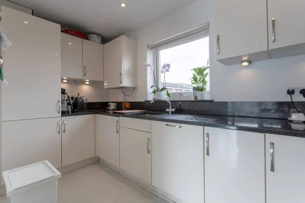 Modern and Bright 2 Bedroom Flat Near Burgess Park in Peckham