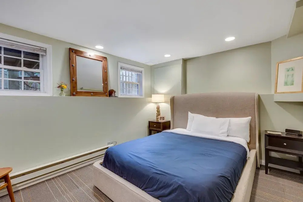 2 Cozy Bedrooms in a Hidden Wicker Park Gem! by AllSet Turnover