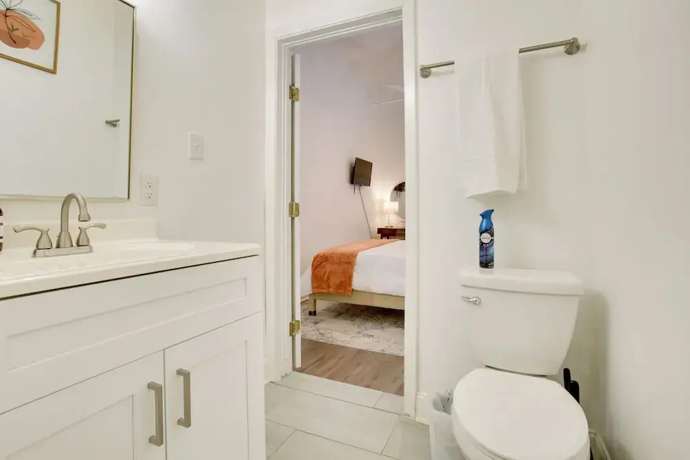2 Mi to Dtwn: New Orleans Escape!