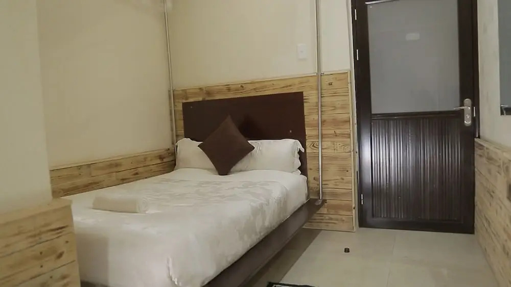 CommonLens Inn