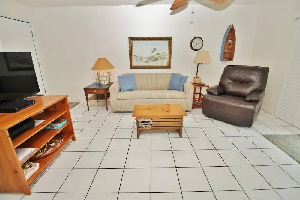 Colony Beach Club 132