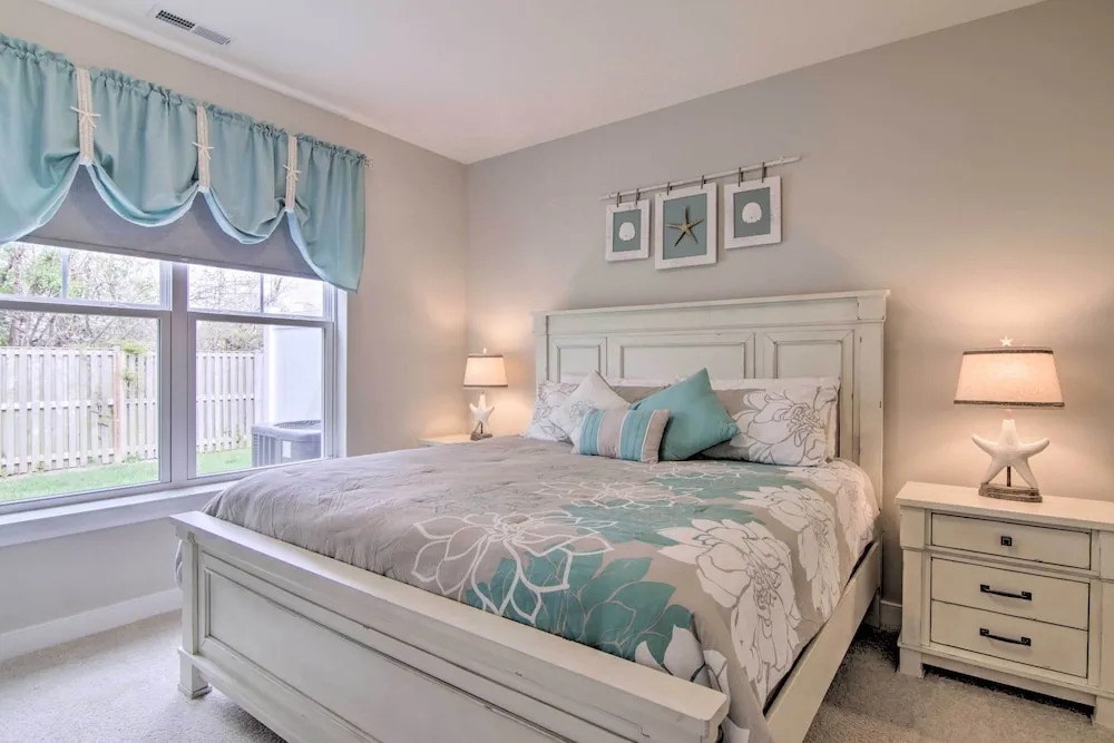 2 Mi to Bethany Beach: Modern Townhome w/ Patio