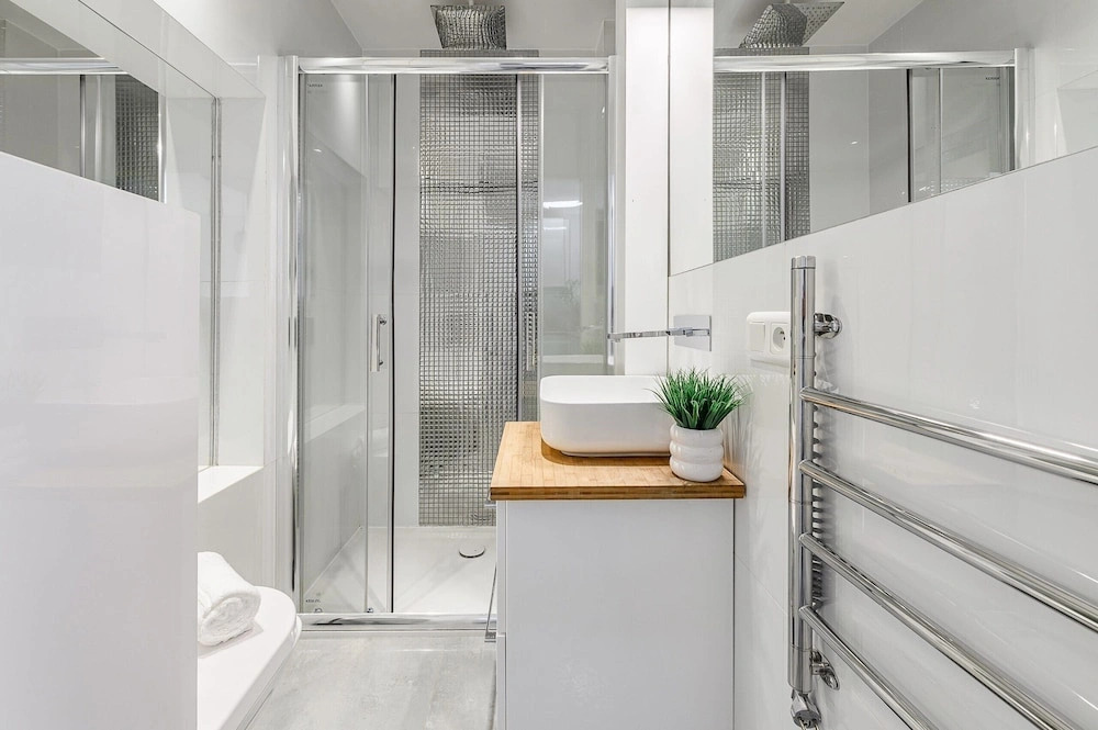 Lumina apart near Museum of F. Chopin